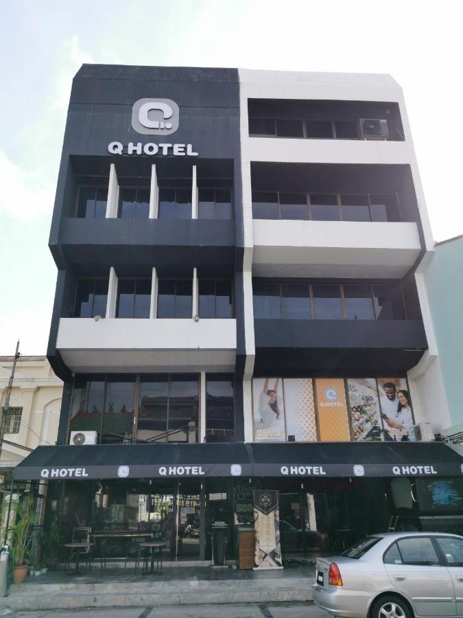 Q Capsule Hotel George Town Exterior photo